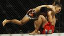 Petarung Kazakhstan, Kairat Akhmetov, saat melawan petarung Filipina, Geje Eustaquio, pada One Champhionship di JCC, Senayan, Sabtu (16/9/2017). Tampil mendominasi, Kairat Akhmetov, menang poin atas Geje Eustaquio  (Bola.com/M Iqbal Ichsan)