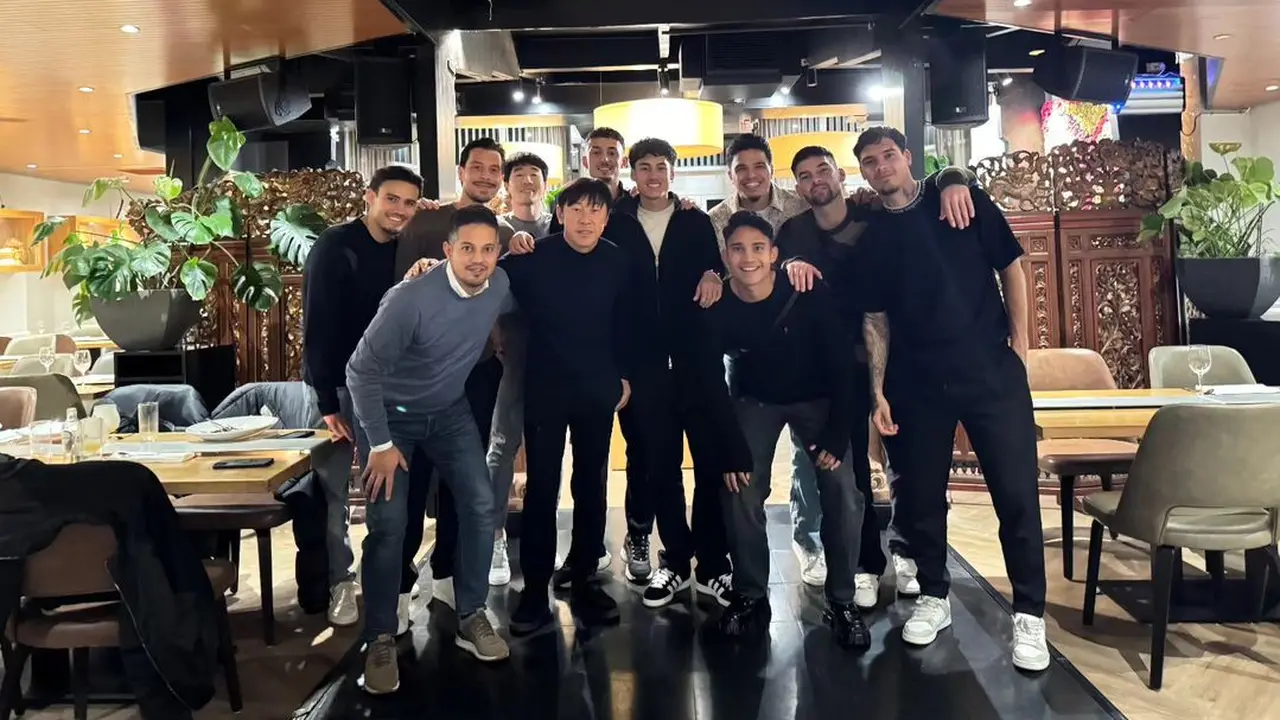 Pelatih Timnas Indonesia, Shin Tae-yong, makan malam bareng pemain abroad.