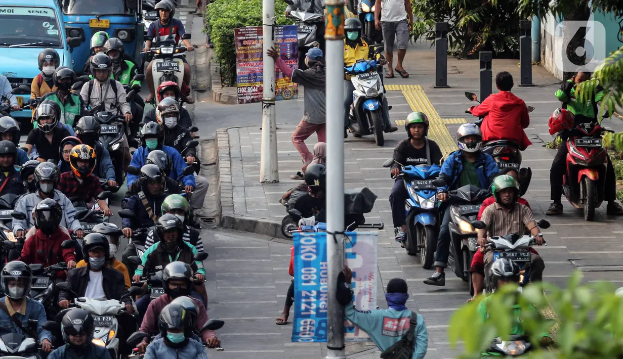 Menurut Latif, setelah minggu pertama bulan Ramadhan, waktu kemacetan di Jakarta akan kembali normal seperti biasa. (Liputan6.com/Johan Tallo)
