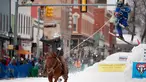 Joki kuda menarik pemain ski salju yang melompat saat mengikuti kompetisi Leadville Ski Joring ke-70 di Leadville, Colorado (4/3). Ski joring ini adalah olahraga yang berasal dari Skandinavia dan telah diadaptasi di Leadville. (AFP Photo/Jason Connolly)
