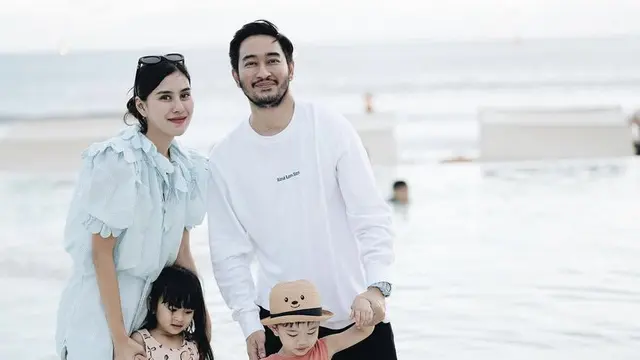 OOTD Pantai Ala Artis Bersama Anaknya