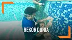 Seorang remaja asal Mumbai berusia 20 tahun memecahkan rekor dunia. Ia menyelesaikan 9 rubik piramida di dalam air dengan waktu 1 menit 48 detik.