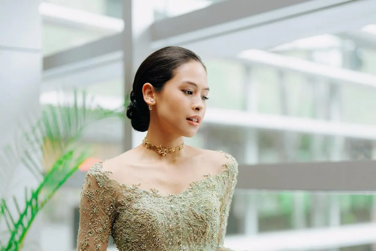 Inspirasi kebaya pesta dari artis