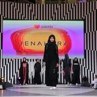 Hadir dengan teknologi See Now Buy Now, Lazada memungkinkan penggunanya untuk membeli busana rancangan desainer lokal di Jakarta Fashion Week 2020 (Foto: Fimela)