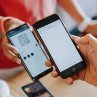 Ilustrasi dompet digital, e-wallet, pembayaran dengan QR Code. Kredit: David Dvoř&aacute;ček via Unsplash