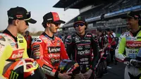 Empat pembalap Italia di MotoGP 2025: (kiri ke kanan) Fabio Di Giannantonio, Pecco Bagnaia, Marco Bezzecchi, dan Franco Morbidelli. Bagnaia, Bezzecchi, Franco Morbidelli. (Lillian SUWANRUMPHA / AFP)