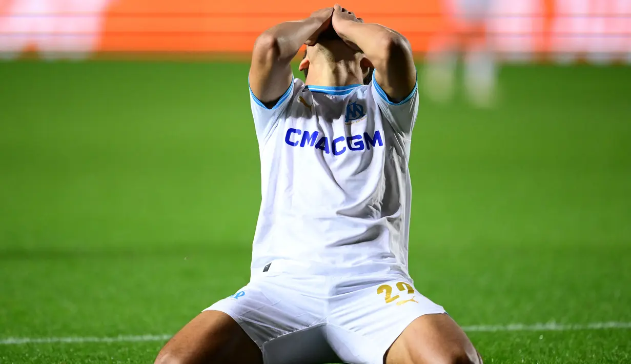 Pemain Marseille meluapkan kekecewaan setelah ditaklukkan Atlanta pada laga semifinal Liga Europa di Bergamo, Italia, Jumat (10/5/2024). (AFP/Marco Bertorello)