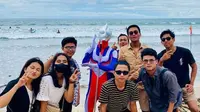 Siapa Sosok Pemakai Kostum Superhero Ultraman yang Ikut Bersihkan Sampah di Pantai Kuta Bali? foto: Instagram @masa_sevenseas