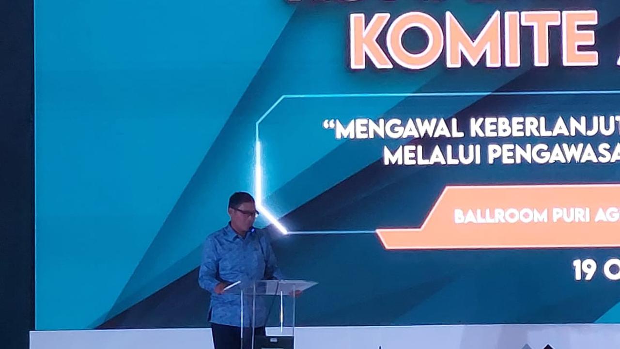 Kepala Eksekutif Pengawas Pasar Modal, Keuangan Derivatif dan Bursa Karbon OJK Inarno Djajadi  dalam Konferensi Nasional Ikatan Komite Audit Indonesia, di Hotel Grand Sahid, Jakarta, Kamis (19/10/2023). (Arief/Liputan6.com)