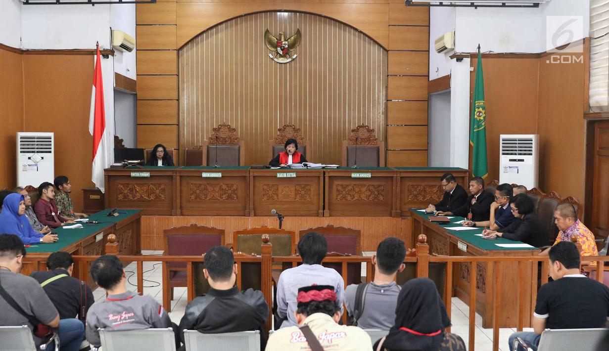 Suasana sidang gugatan praperadilan yang diajukan tersangka Jon Riah Ukur alias Jonru Ginting di PN Jakarta Selatan, Selasa (21/11). Majelis hakim menolak seluruh gugatan praperadilan yang diajukan tersangka Jonru. (Liputan6.com/Immanuel Antonius)