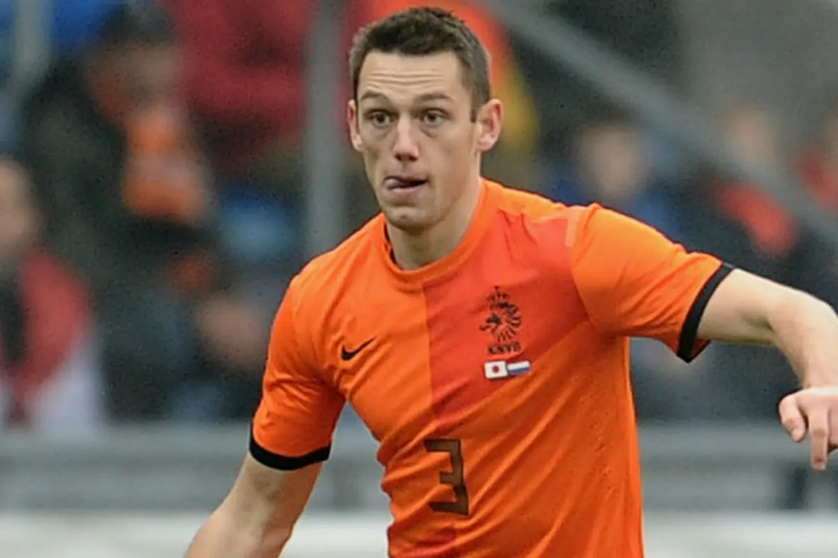 Bek Timnas Belanda Dilirik Manchester United