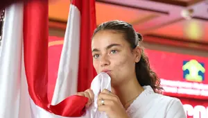 Felicia de Zeeuw resmi menyandang status sebagai WNI usai mengambil sumpah dan janji setia pewarganegaraan di bilangan Jakarta Selatan, Selasa (10/6/2025) pagi WIB. (Dok. Ditjen AHU)