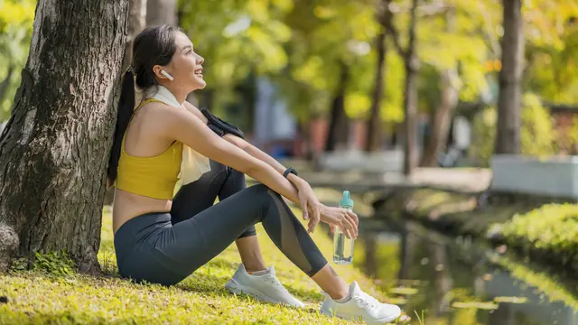 wanita september membosankan