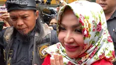 Roro Fitria saat jalani sidang perdana (Kapanlagi.com/Nuzulur Rakhmah)