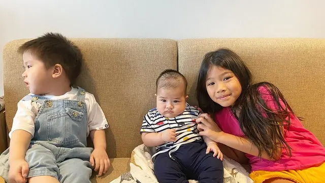 6 Potret Drucilia Anak Samuel Rizal dan Adik Sambung, Dampingi ketika Pemakaman Ibu