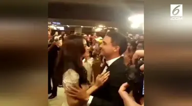 Di akhir dansa, Hamish mencium mesra Raisa.