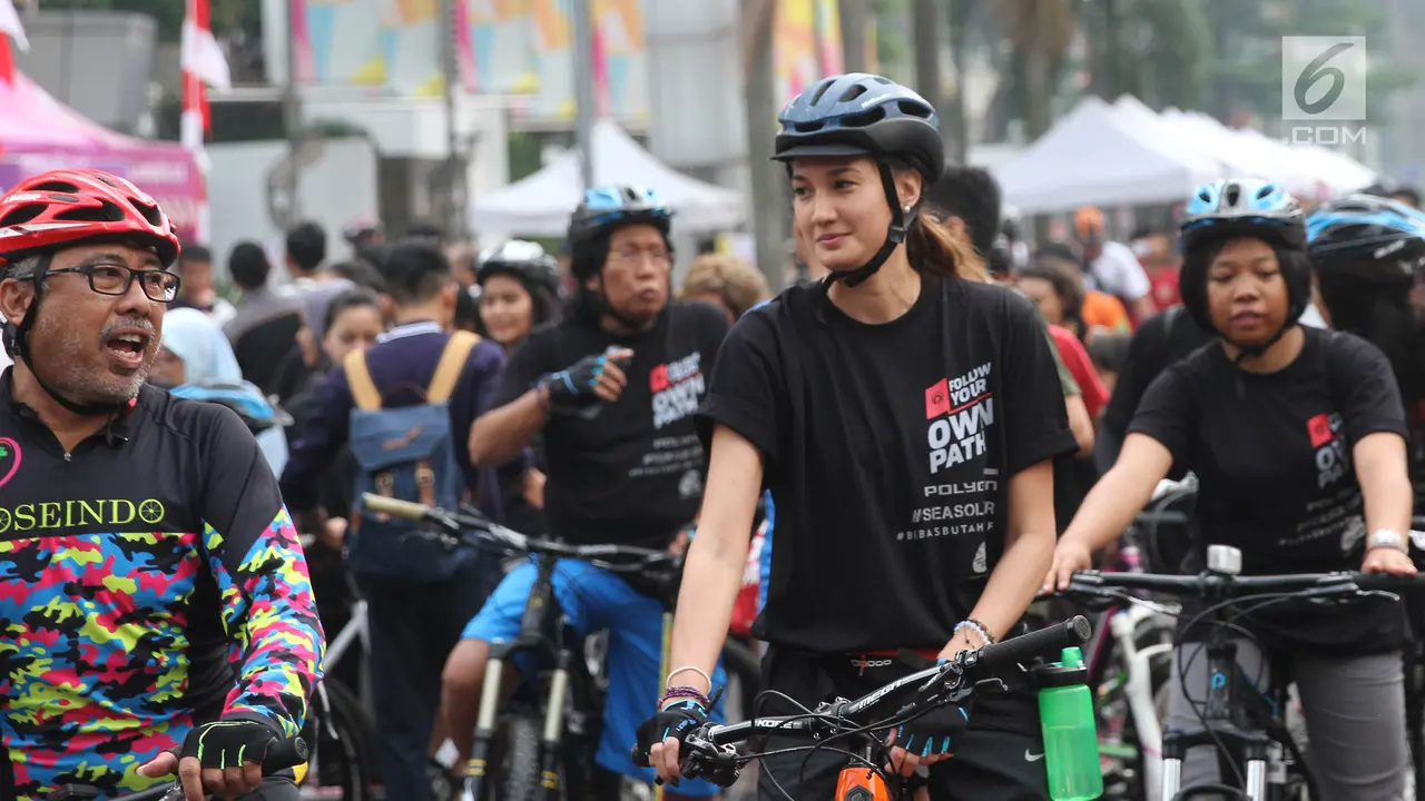Nadine Chandrawinata Serukan Kampanye Aksi Bebas Buta Huruf