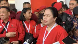 Ketua DPP PDI Perjuangan (PDIP) Puan Maharani usai memberi arahan di Rapat Kerja Nasional (Rakernas) PDIP IV hari kedua di JiExpo Kemayoran, Jakarta Pusat. (Liputan6.com/Delvira Hutabarat)