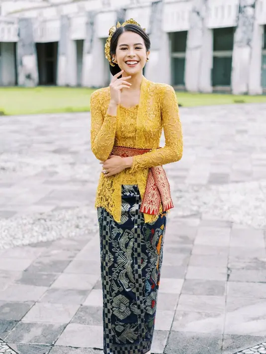 Seiring ditutupnya Konferensi Tingkat Tinggi G20 dengan memakai kebaya bergaya Bali warna rancangan Didiet Maulana [IG @maudyayunda]