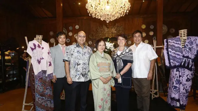 Model Batik Irwan Mussry, Tampil Elegan di Berbagai Momen