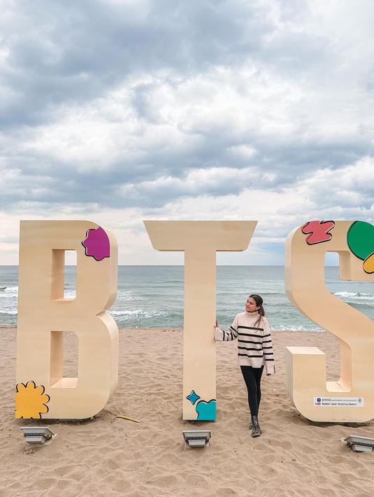 Unggahan Audi Mariss selama berada di Korea Selatan pun mencuri perhatian banyak netizen. Bahkan, tak sedikit pula netizen serta rekan selebriti yang ikut iri melihat momen liburan Audi dengan keluarga kecilnya. (Liputan6.com/IG/@audimarissa)