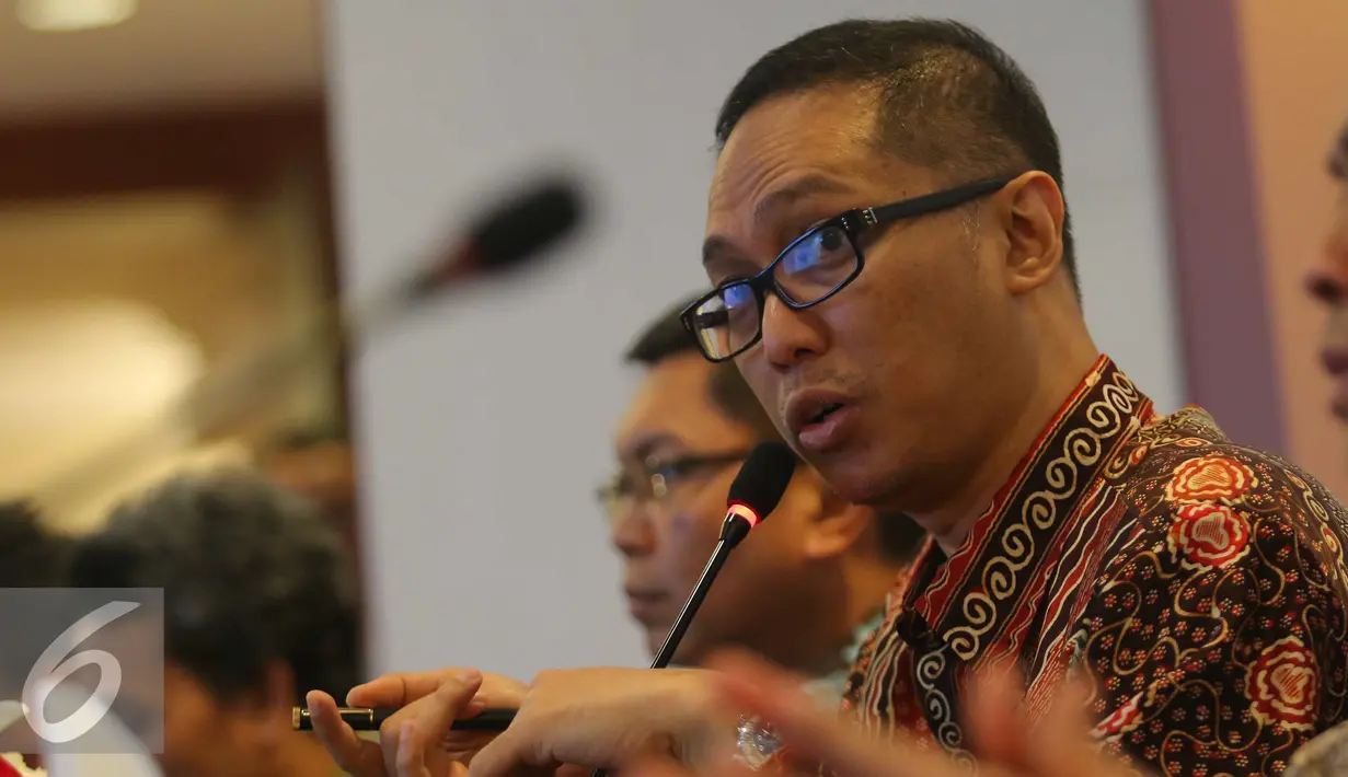 Dirut Semen Indonesia  Rizkan Chandra saat memberikan keterangan pers terkait pemberian fasilitas kredit untuk PT Semen Gresik dari Bank Mandiri, Jakarta, Jumat (10/6). (Liputan6.com/Angga Yuniar) 