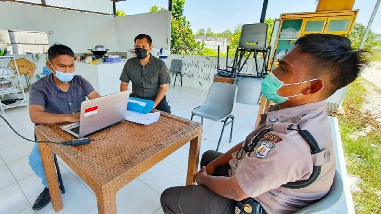 Penyidik Polda Riau meminta keterangan sekuriti Pesantren Abdurrab Pekanbaru terkait klaster Covid-19.