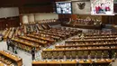 Sejumlah anggota DPR mengikuti Rapat Paripurna ke-23 DPR RI di Kompleks Parlemen, Senayan, Jakarta, Selasa (24/5/2022). Agenda rapat paripurna membahas pembicaraan tingkat II/pengambilan keputusan terhadap RUU tentang perubahan kedua atas undang-undang nomor 12 tahun 2011 tentang pembentukan peraturan perundang-undangan. (Liputan6.com/Angga Yuniar)