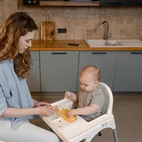 Dari mengenali tanda lapar hingga menghargai rasa kenyang, orangtua dapat menemani bayi belajar makan tanpa menjadikan setiap suapan sebagai perlombaan. (Foto/Dok: Pexels)