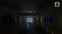 Suasana pelayanan moda transportasi di Terminal Pulogebang, Jakarta, Kamis (7/5/2020). Kementerian Perhubungan (Kemenhub) mengumumkan membuka kembali akses layanan moda transportasi umum mulai Kamis (7/5) ini, namun hal itu tidak membuat terminal menjadi ramai. (merdeka.com/Imam Buhori)