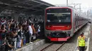 KAI Commuter juga menghadirkan KRL dengan tipe terbaru yang akan segera dioperasikan di wilayah Jabodetabek. (Liputan6.com/Angga Yuniar)