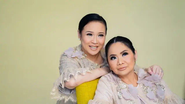 [Fimela] Vina Panduwinata dan Ria Prawiro