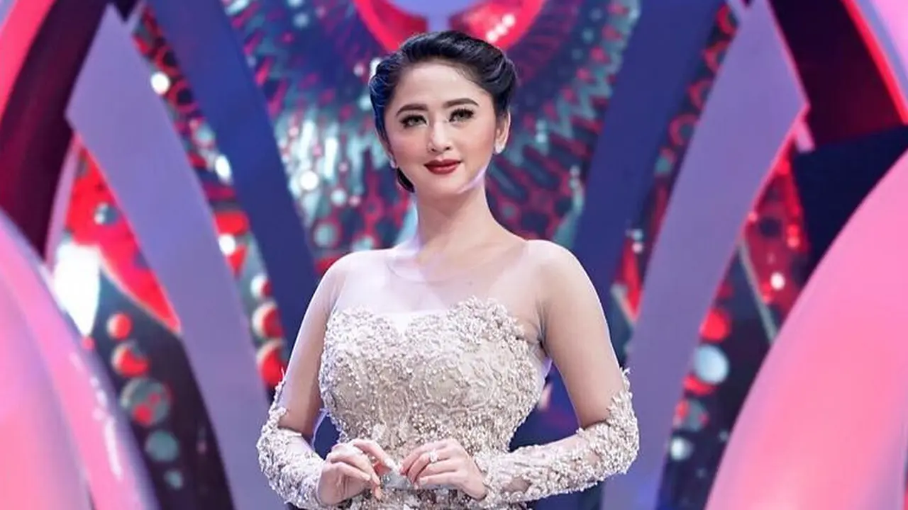 [Bintang] Dewi Perssik