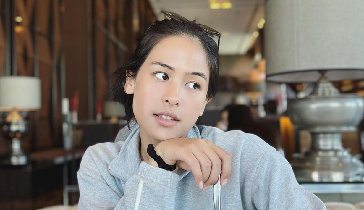 Momen manis Jesse Choi saat membidik Maudy Ayunda dengan kamera digenggamannya membuat warganet kembali ikut baper. Bintang film Perahu Kertas ini juga banjir pujian dengan pesona kecantikan natural tanpa makeup. (Liputan6.com/IG/@jessechoi_)