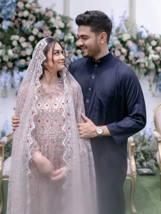 Faradilla Yoshi dan Bryan Mckenzie  tasyakuran 4 bulanan (Instagram/sistadecoration)