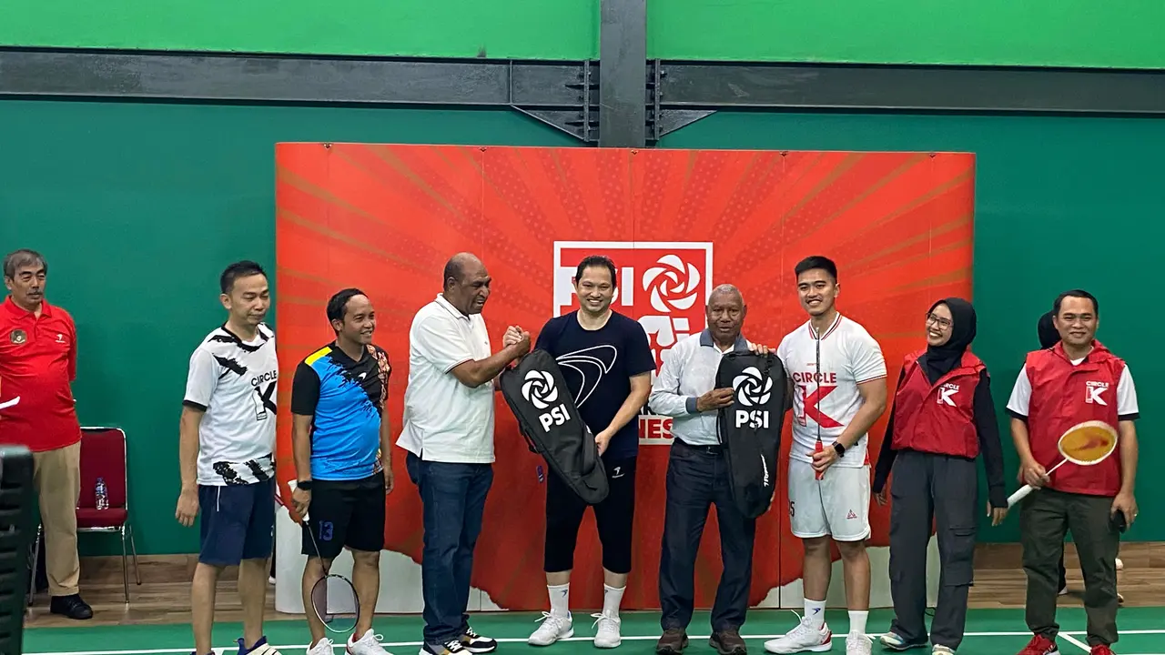 Ketum PSI Kaesang Pangarep menyerahkan rekomendasi dukungan di PIlkada 2024.