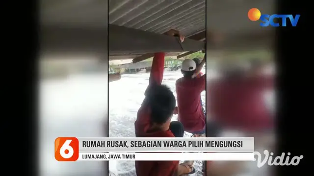 Gelombang tinggi dan ombak besar terus saja terjadi di sepanjang laut selatan Lumajang. Banyak warung dan rumah warga yang berada di sepanjang pesisir pantai Lumajang ini rusak karena terkena ombak besar yang menyebabkan banjir rob menuju ke daratan ...