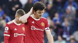 Harry Maguire - Kapten Setan Merah ini tampil kedodoran saat MU ditaklukkan Leicester City. Maguire yang baru pulih dari cedera itu pun beberapa kali membuat kesalahan sehingga gawang De Gea dibrondong gol oleh The Foxes. (AP/Rui Viera)