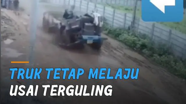 Insiden kecelakaan tunggal terekam CCTV, sebuah truk terguling tapi tetap bisa melaju.