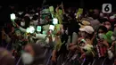 Penggemar NCT 127, NCTzen menunggu grup idolanya tampil dalam tur konser dunia kedua bertajuk "NEO City: Jakarta - THE LINK" di ICE BSD City, Tangerang, Banten, Jumat (4/11/2022). Konser dimulai tepat pukul 19.00 WIB dan dibuka dengan lagu 'Indonesia Raya'. (Liputan6.com/Johan Tallo)