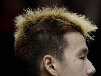 Gaya rambut dari ganda putra Indonesia, Marcus Gideon, saat melawan ganda Jerman pada Indonesia Masters 2019 di Istora Senayan, Jakarta, Rabu (23/1). Kevin / Marcus lolos ke 16 besar. (Bola.com/M. Iqbal Ichsan)