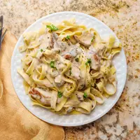 ilustrasi cara membuat&nbsp;fettuccine carbonara/Ezume Images/shutterstock