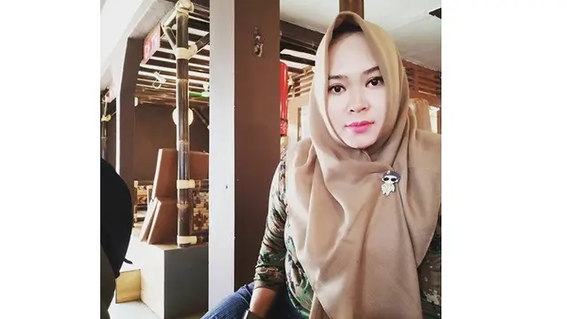 Ingat Wanita Berhijab Backing Vokal Kangen Band? Ini 6 Potret Terbarunya