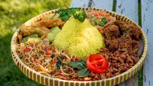 nasi tumpeng