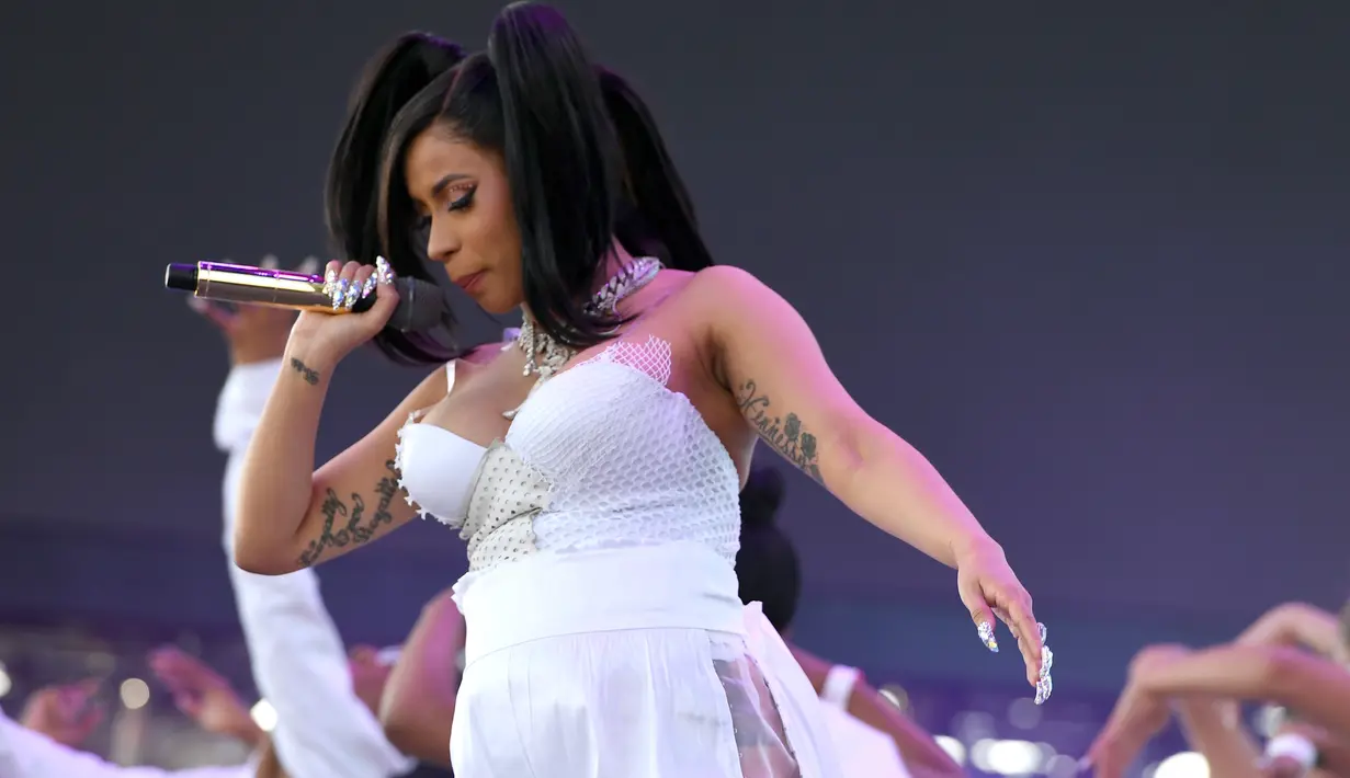 Mantan penari striptis ini bahkan membatalkan beberapa konsernya saat kehamilannya semakin besar. (LARRY BUSACCA  GETTY IMAGES NORTH AMERICA  AFP)