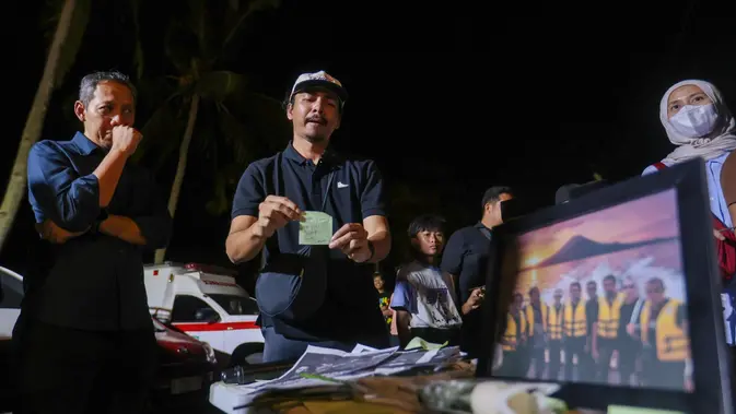 Doa bersama untuk keselamatan jurnalis hilang kontak. (Liputan6.com/Muhamad Agil Aliansyah)