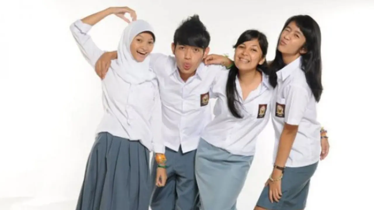 3 Gaya Andalan Anak SMA Ketika Memakai Seragam