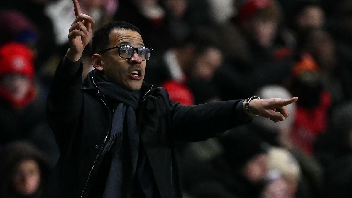 Liam Rosenior Tak Ingin Ubah Banyak Hal, Percaya Chelsea Sudah di Jalur Tepat