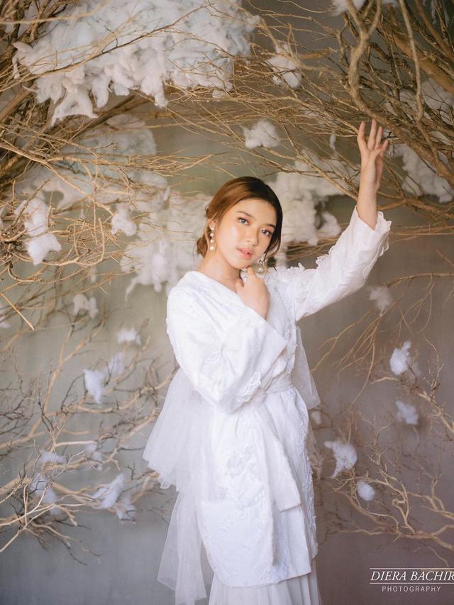 6 Pemotretan Tiara Idol dengan Tema 'Pearl In The Clouds' Ini Curi Perhatian