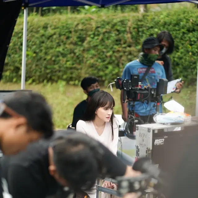 6 Potret Shandy Aulia Syuting Film Baru, Tetap Aktif Berkarya di Layar Lebar